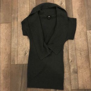 Short sleeve sweater